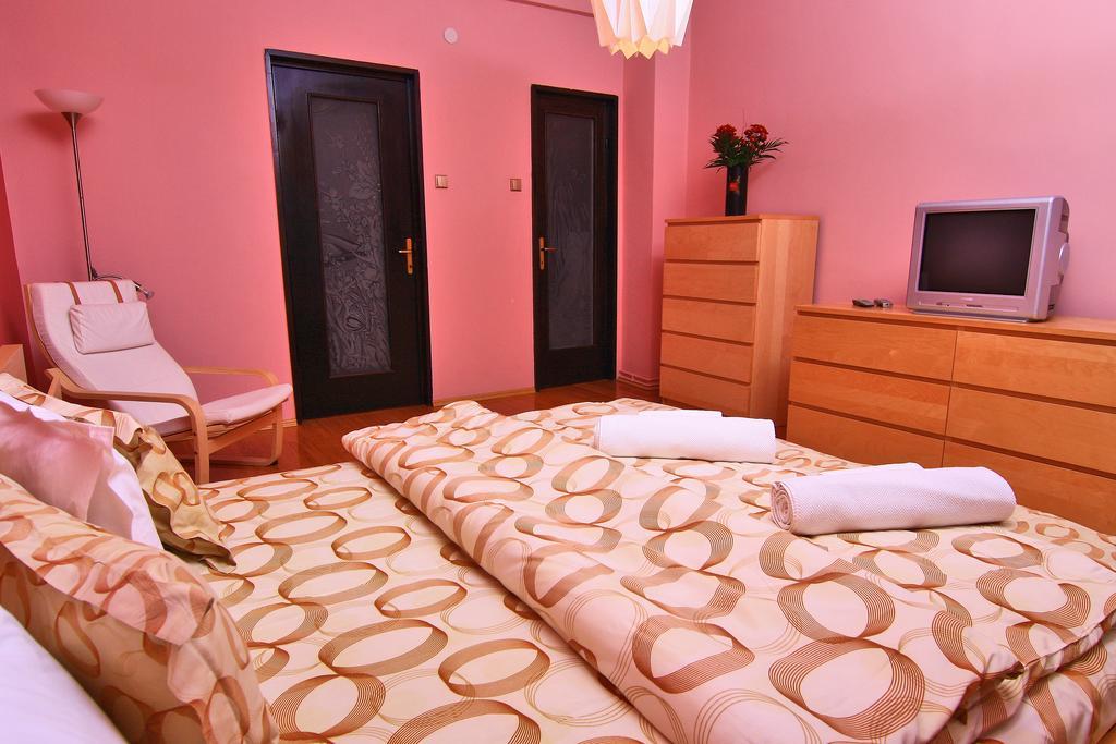 Nirvana Accommodation Bucureşti Ngoại thất bức ảnh