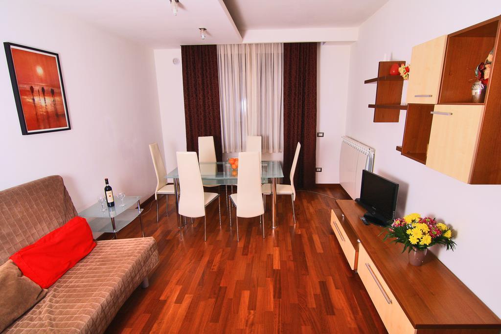 Nirvana Accommodation Bucureşti Ngoại thất bức ảnh